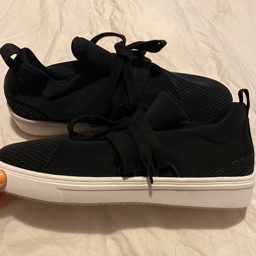 COPY - Steve Madden Lancer Tennis Shoe 8.5 - Picture 4 of 4